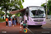 ÔNIBUS LILÁS FAZ PARADA EM GUAÍRA